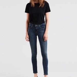 Women’s Levi’s Mid Rise Skinny Jean size 4M/27